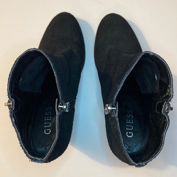 Guess Black Leather Ankle Bootie. Size 7 1/2 & 3.25” stacked heel. - Picture 8 of 9